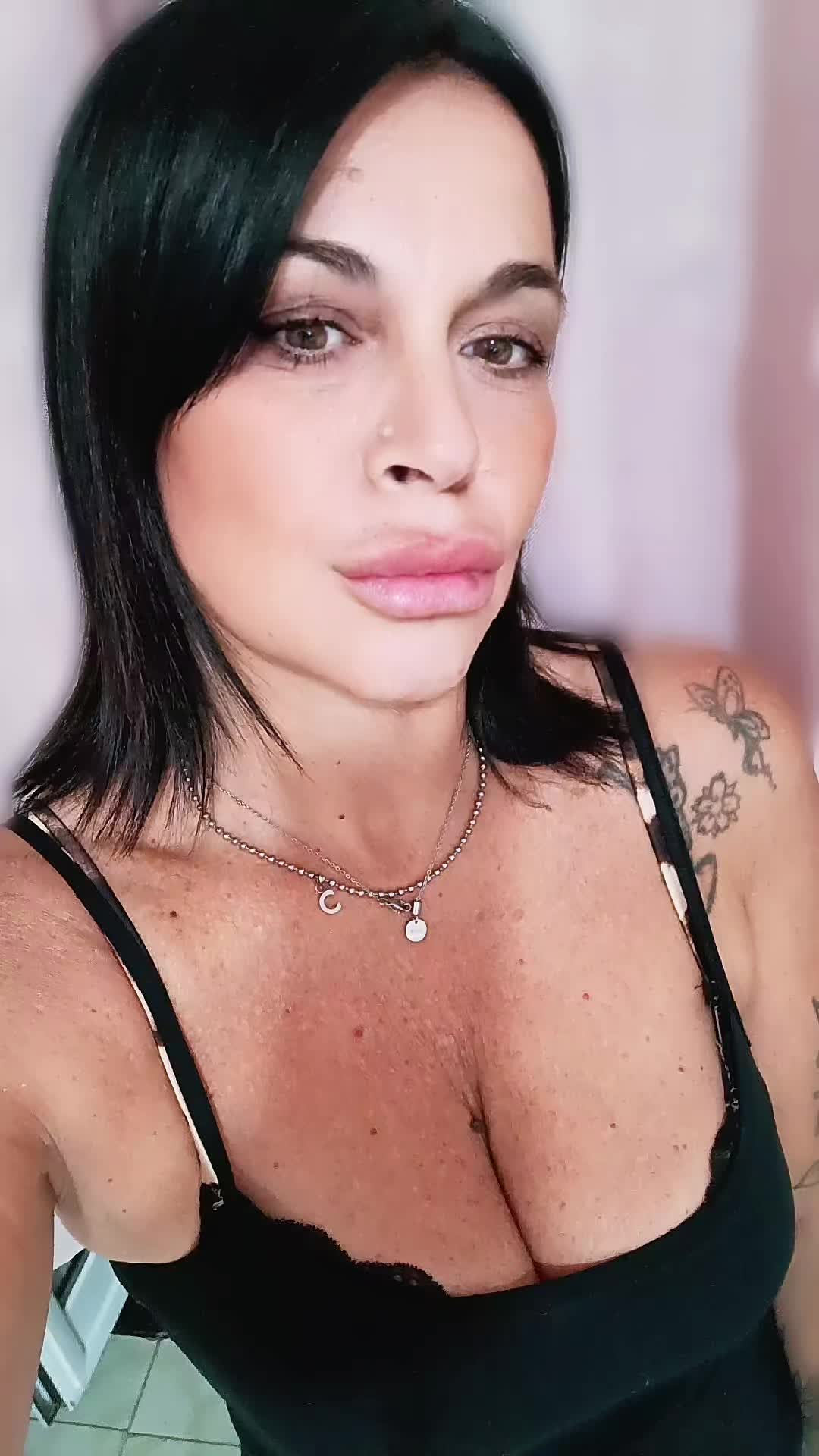@claudia♥️🍒🐞💣💣💣
