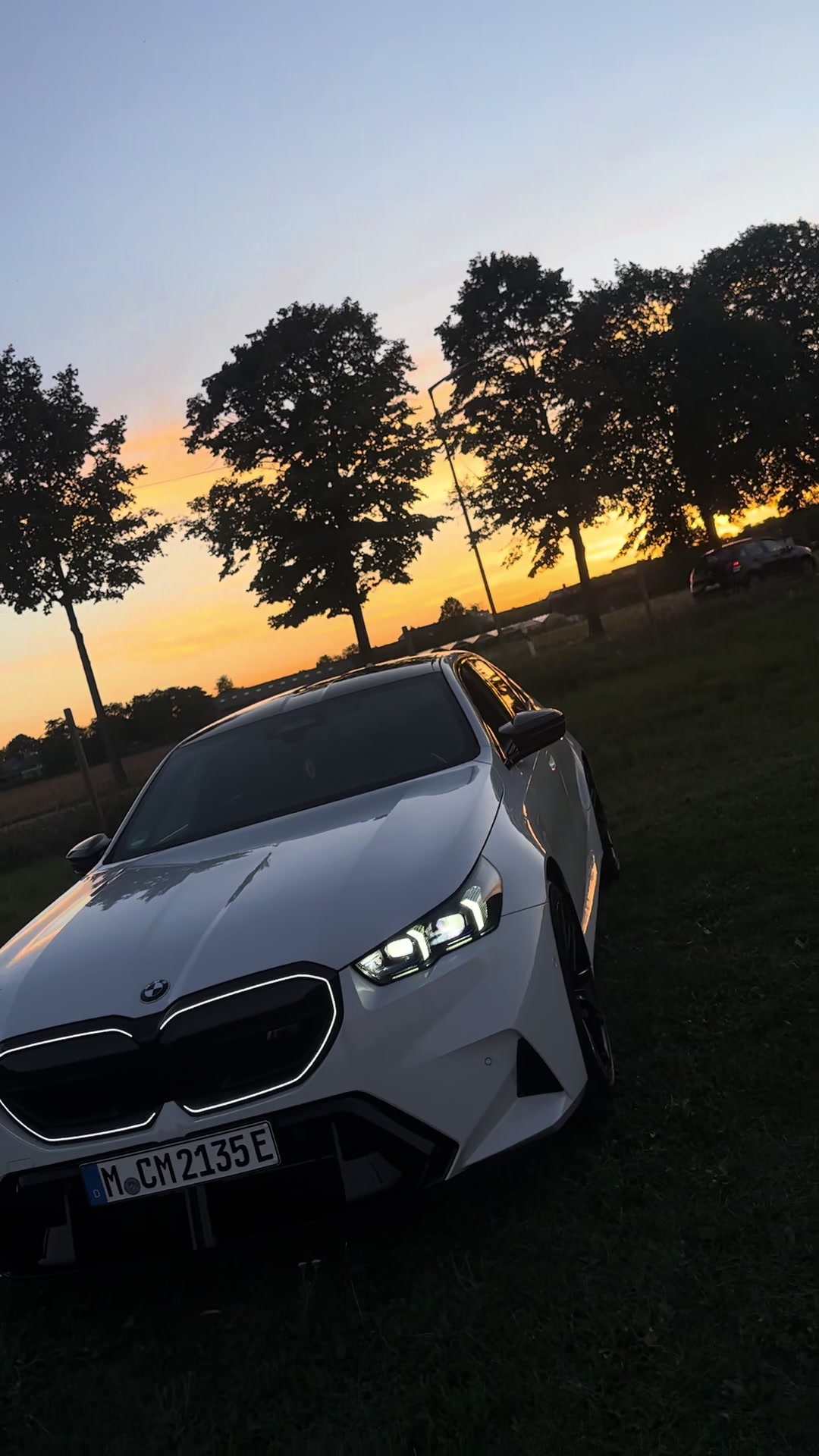 @White_BMWM5