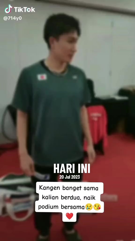 @𝐓𝐢𝐚🏸