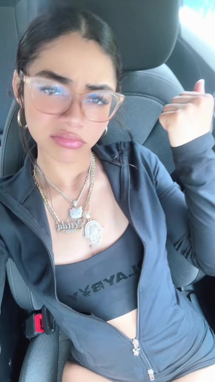 @Helaina Rosayy
