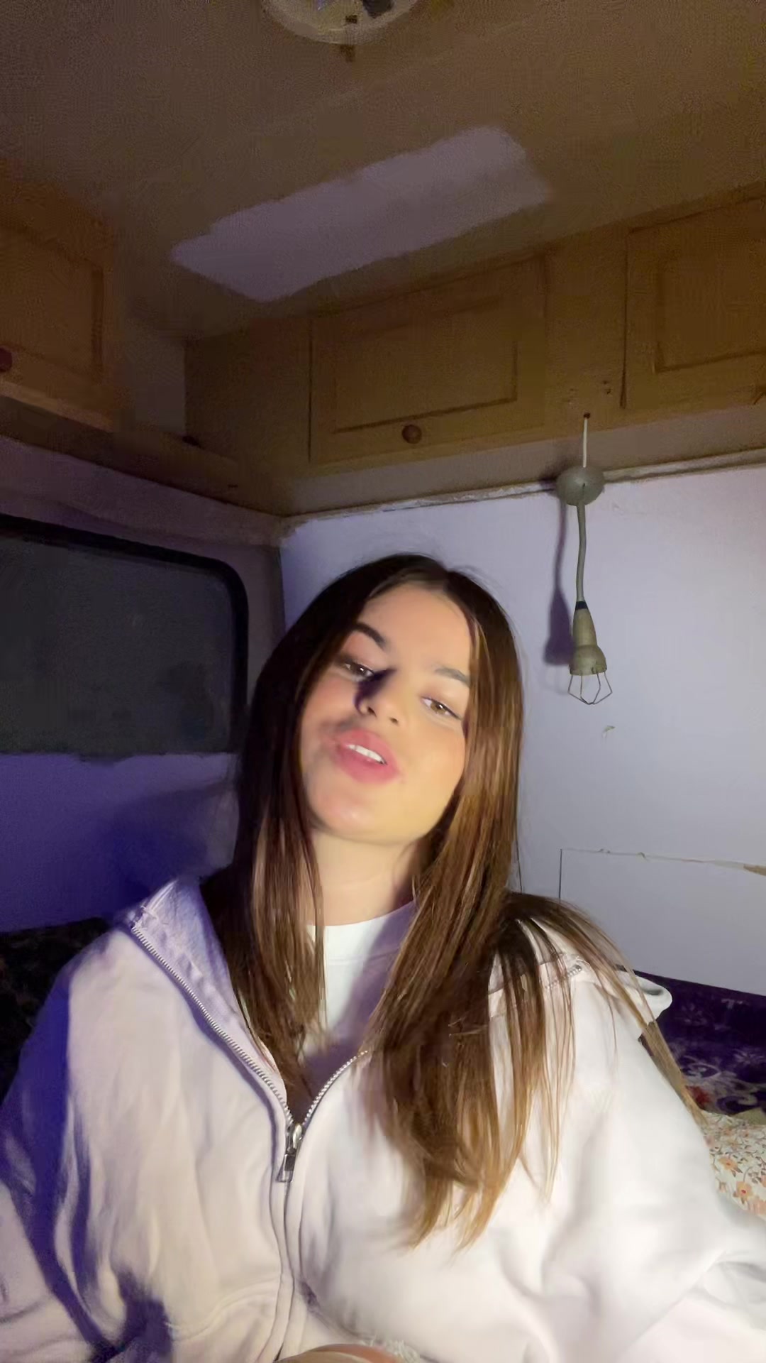 @Adelisa