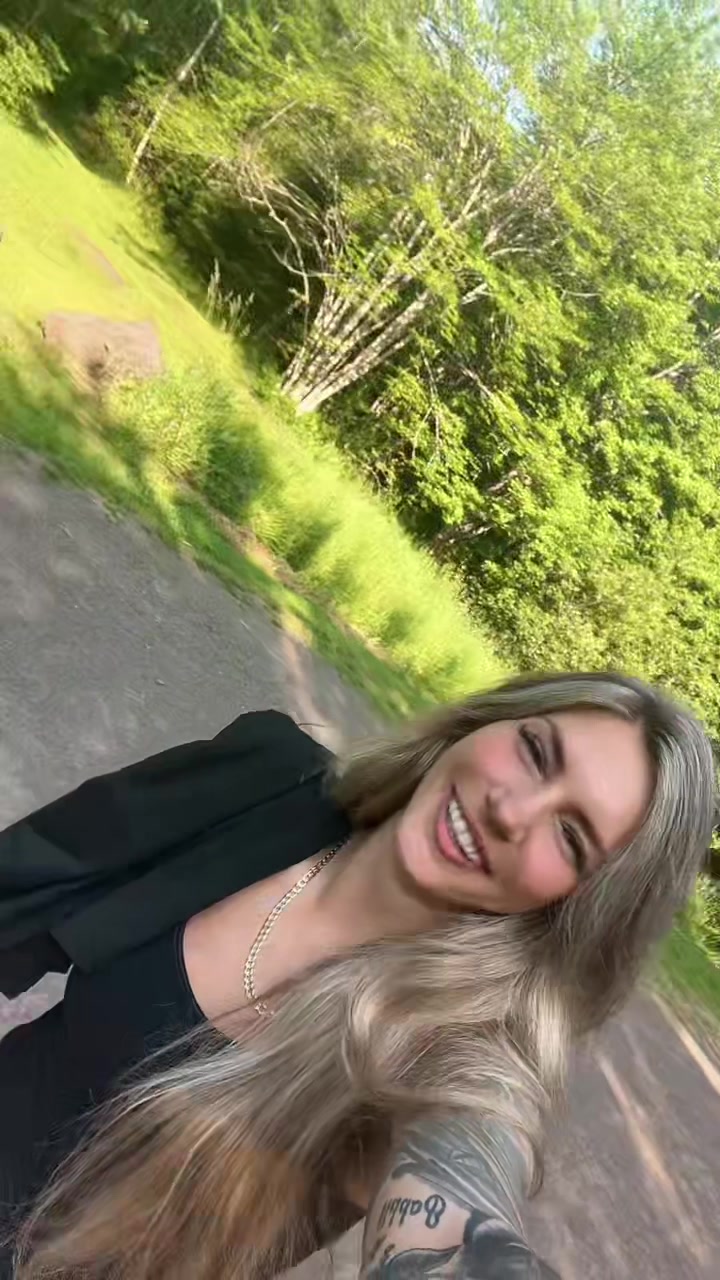 @cryssleb_