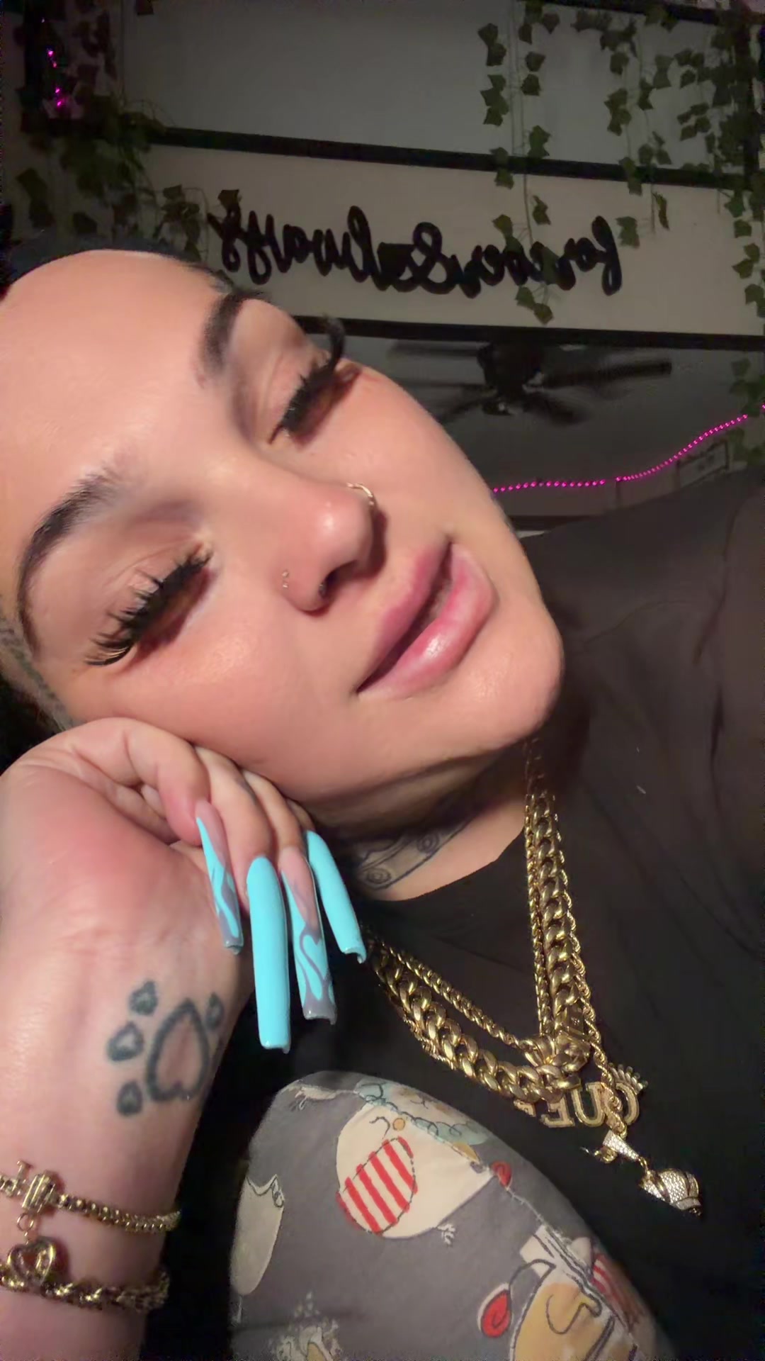 @QueenieDaGreat
