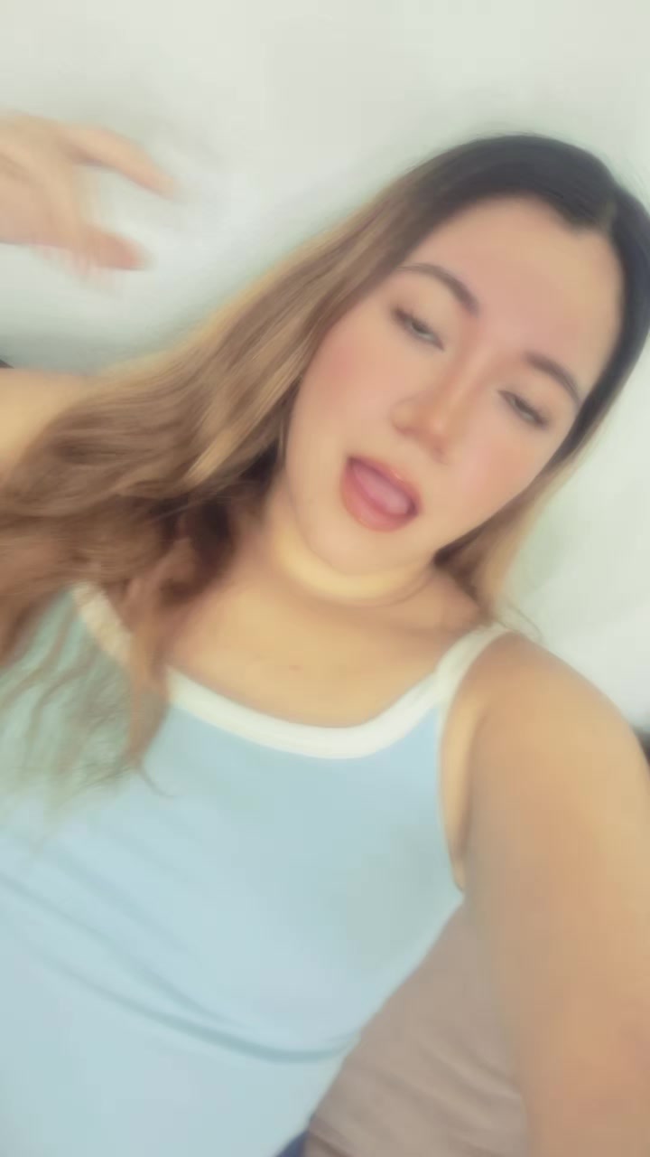 @Alejandra Gay Vlogs