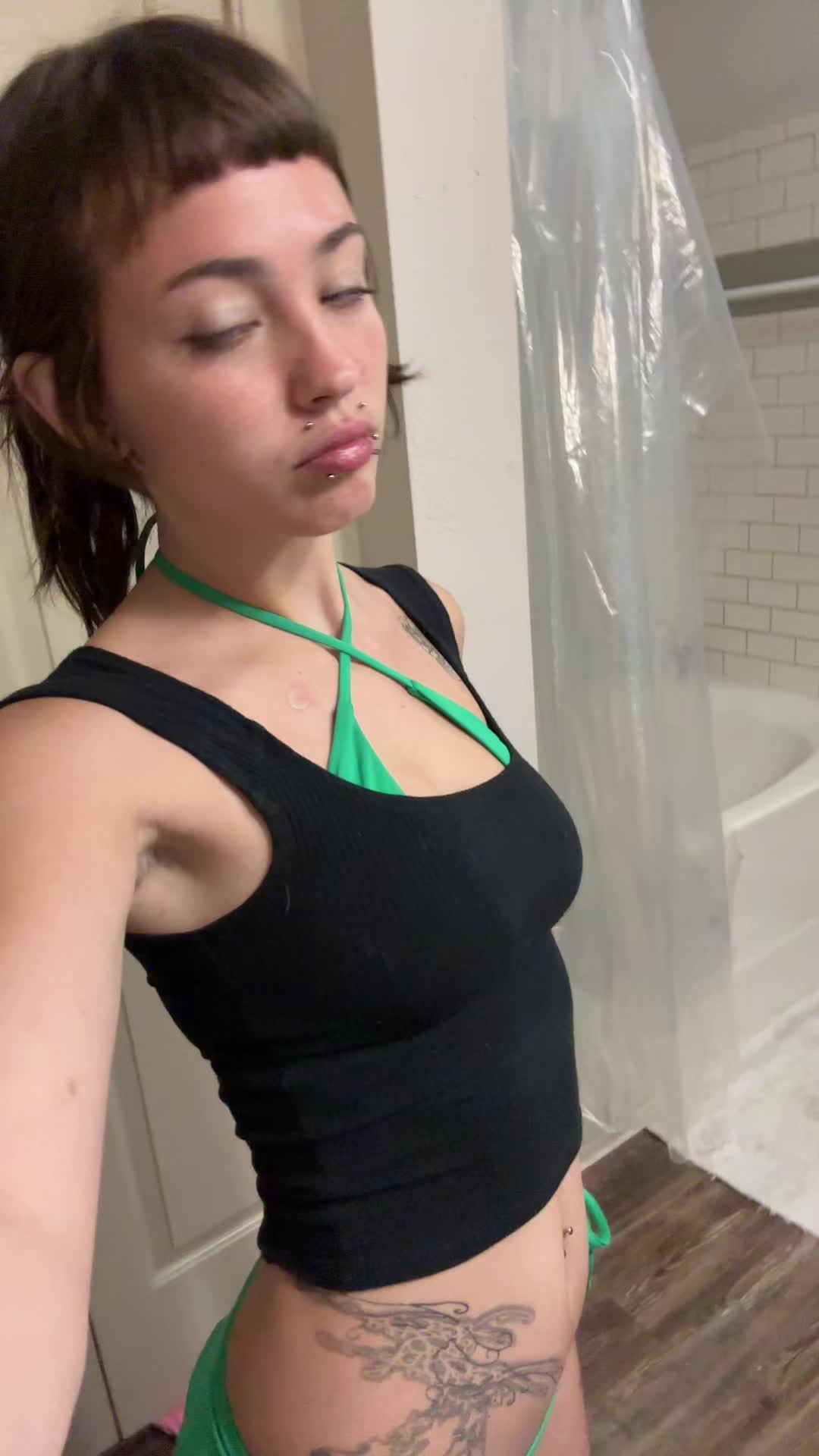 @vviviennnnn