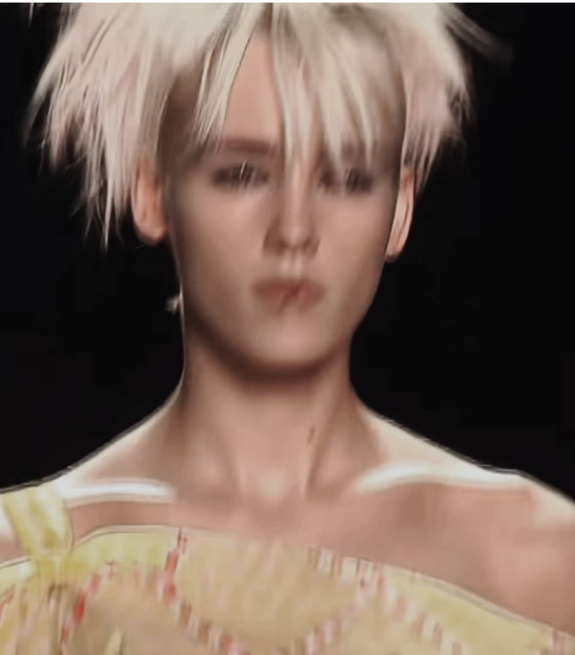 @⃟