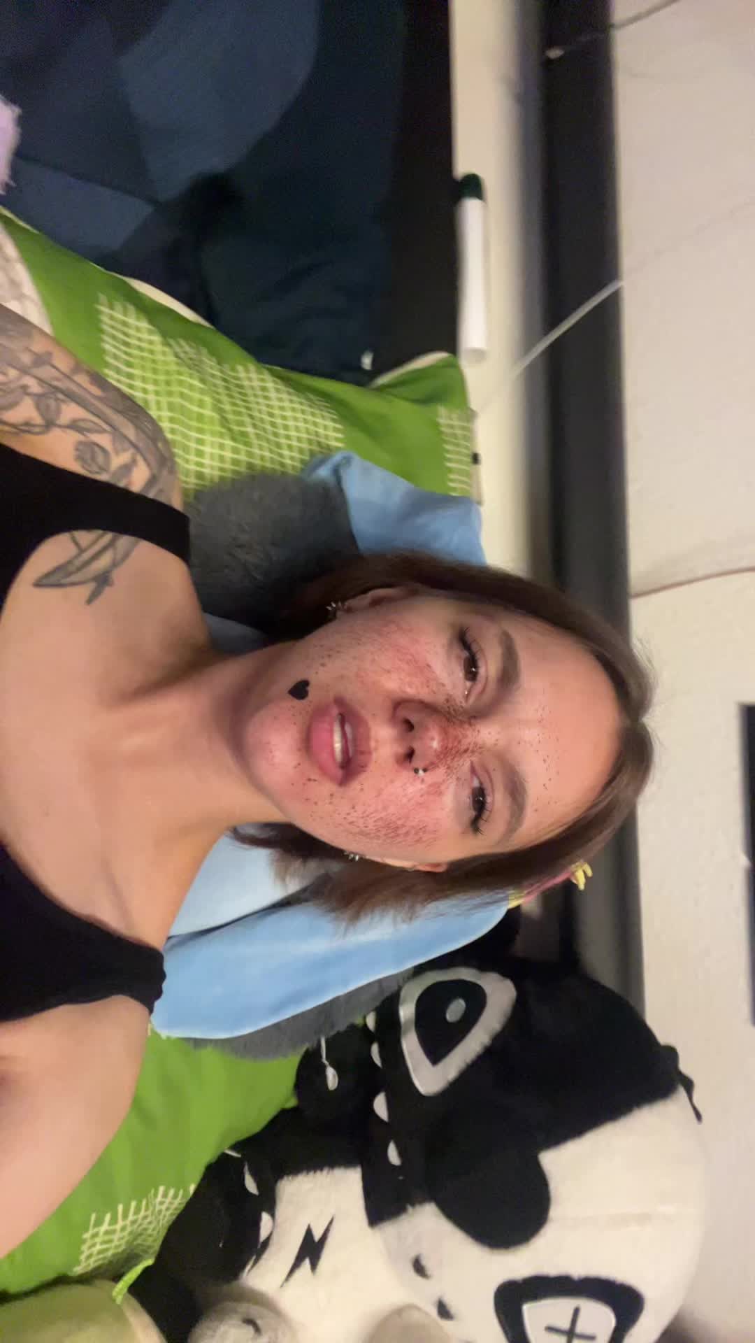 @Anschii_Queen