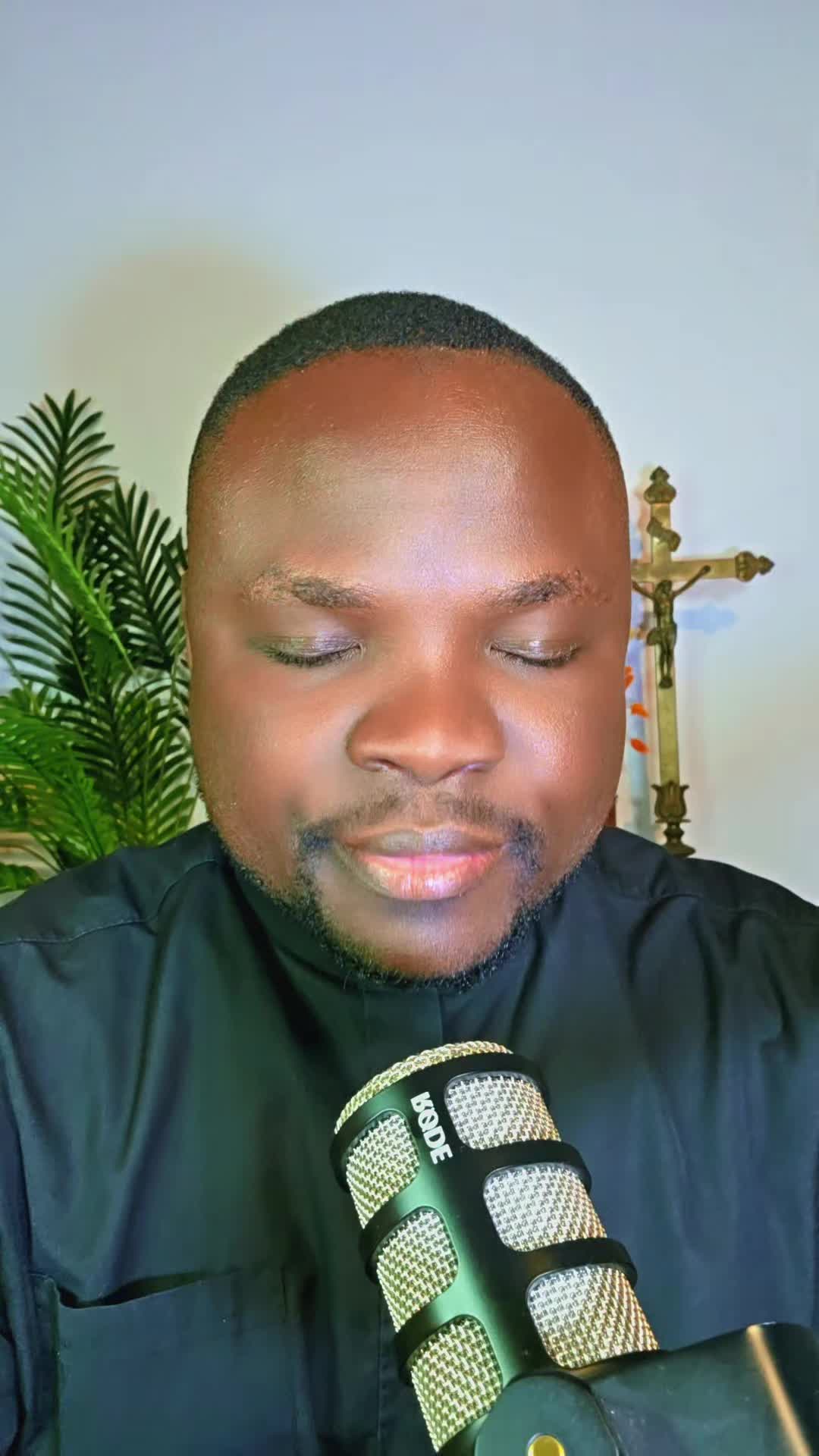 @Padre Précieux 🇨🇵🇻🇦