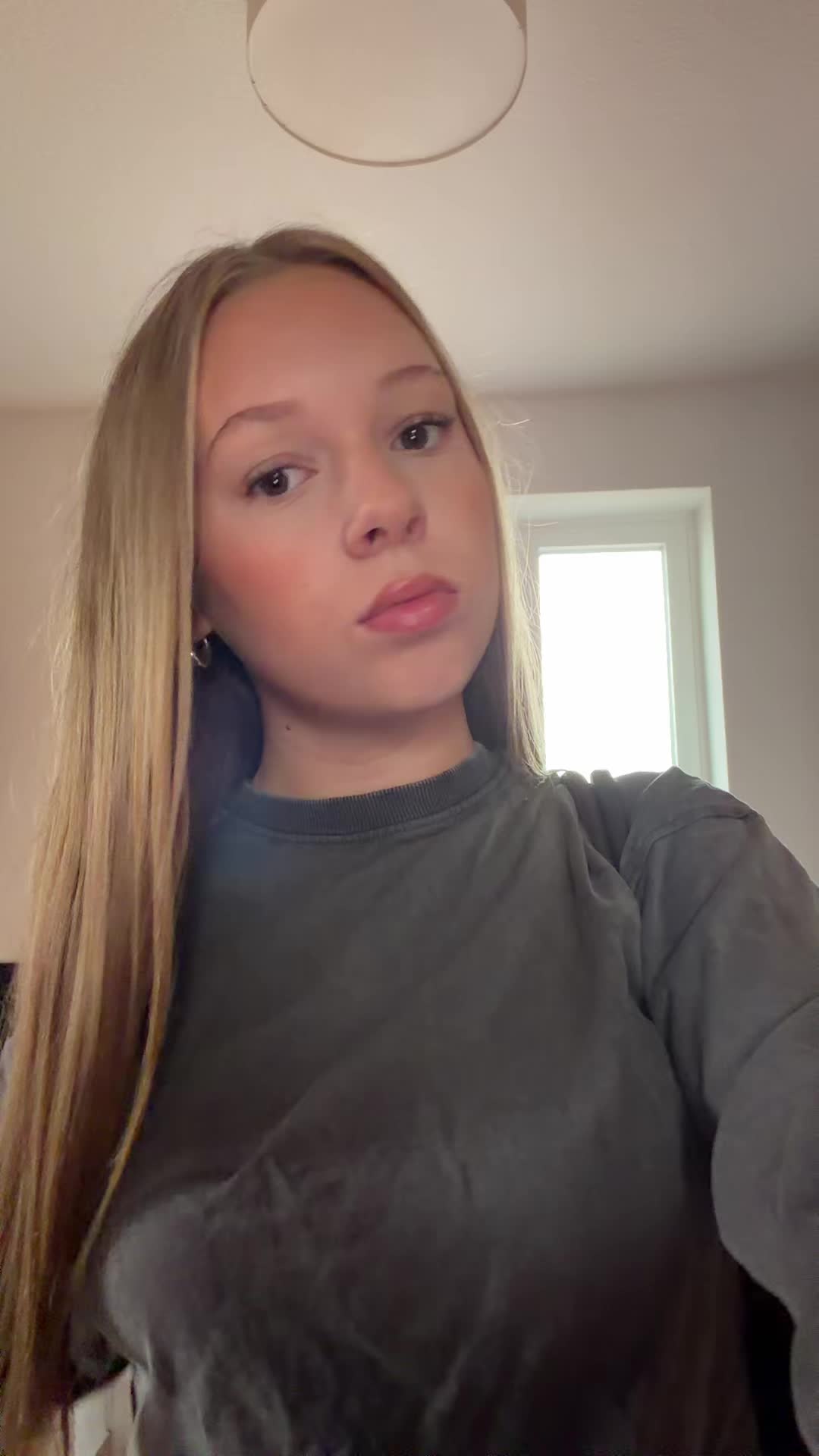 @𝐞𝐦𝐢𝐥𝐲𝐞𝐱𝐜𝐡𝐚𝐧𝐠𝐞𝟐𝟕