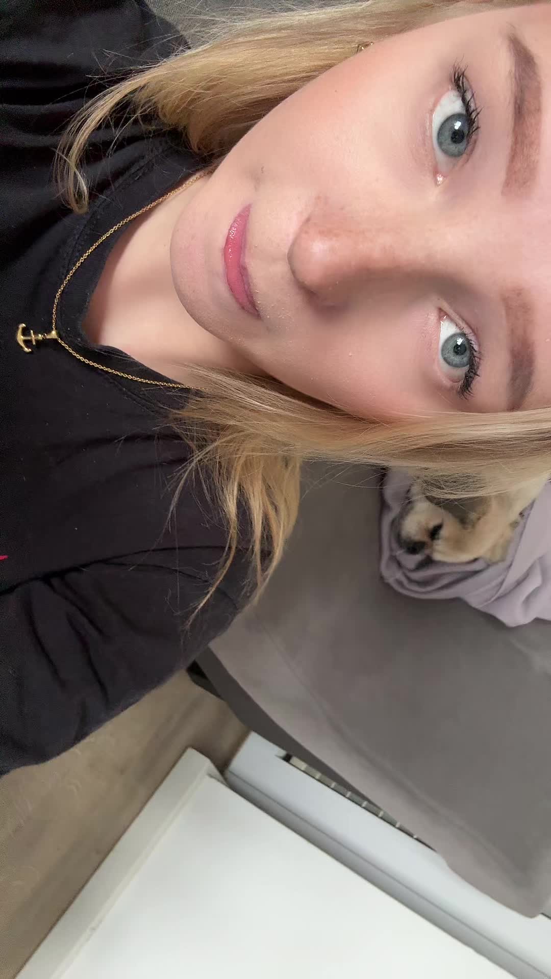 @Blonde_vivi