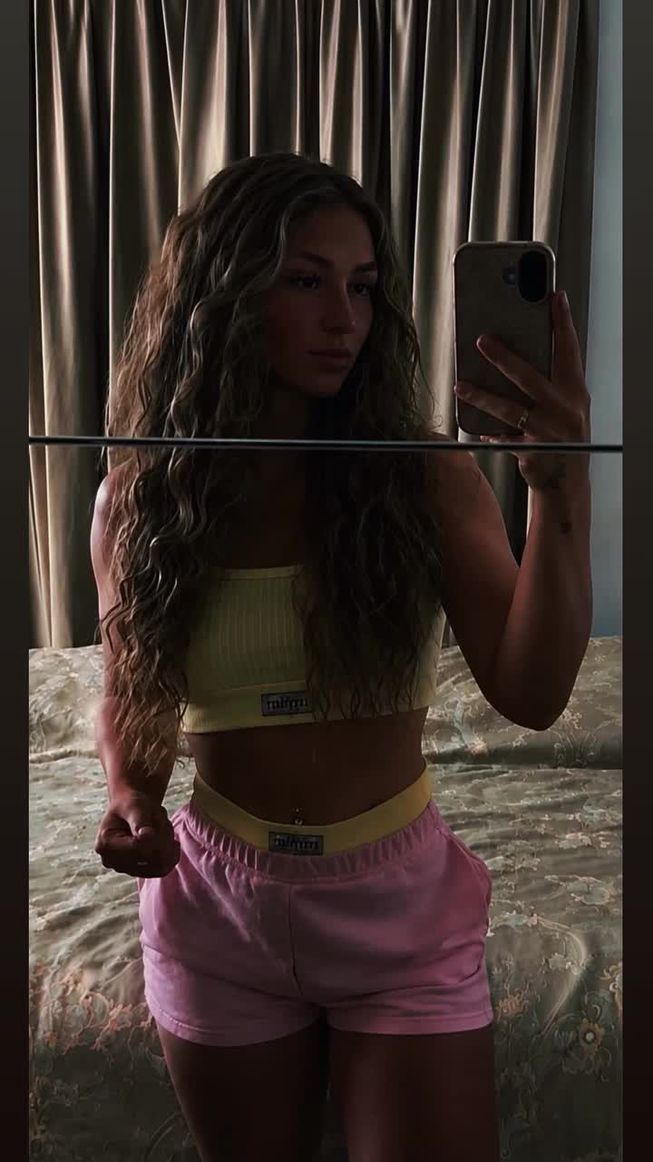 @𝔇𝔢𝔫𝔦𝔰𝔞 🌸