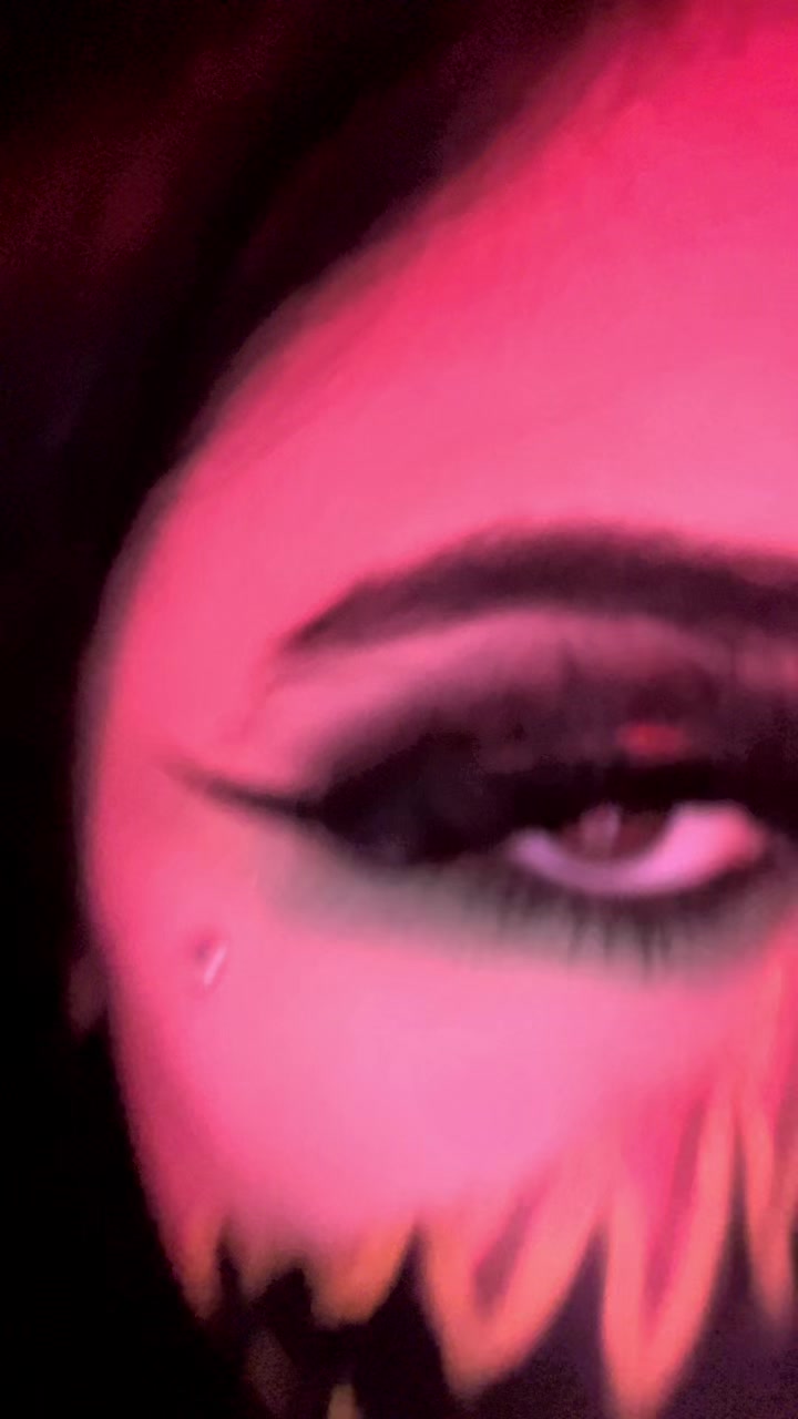 @FREAKSHOW KEEZH🦇