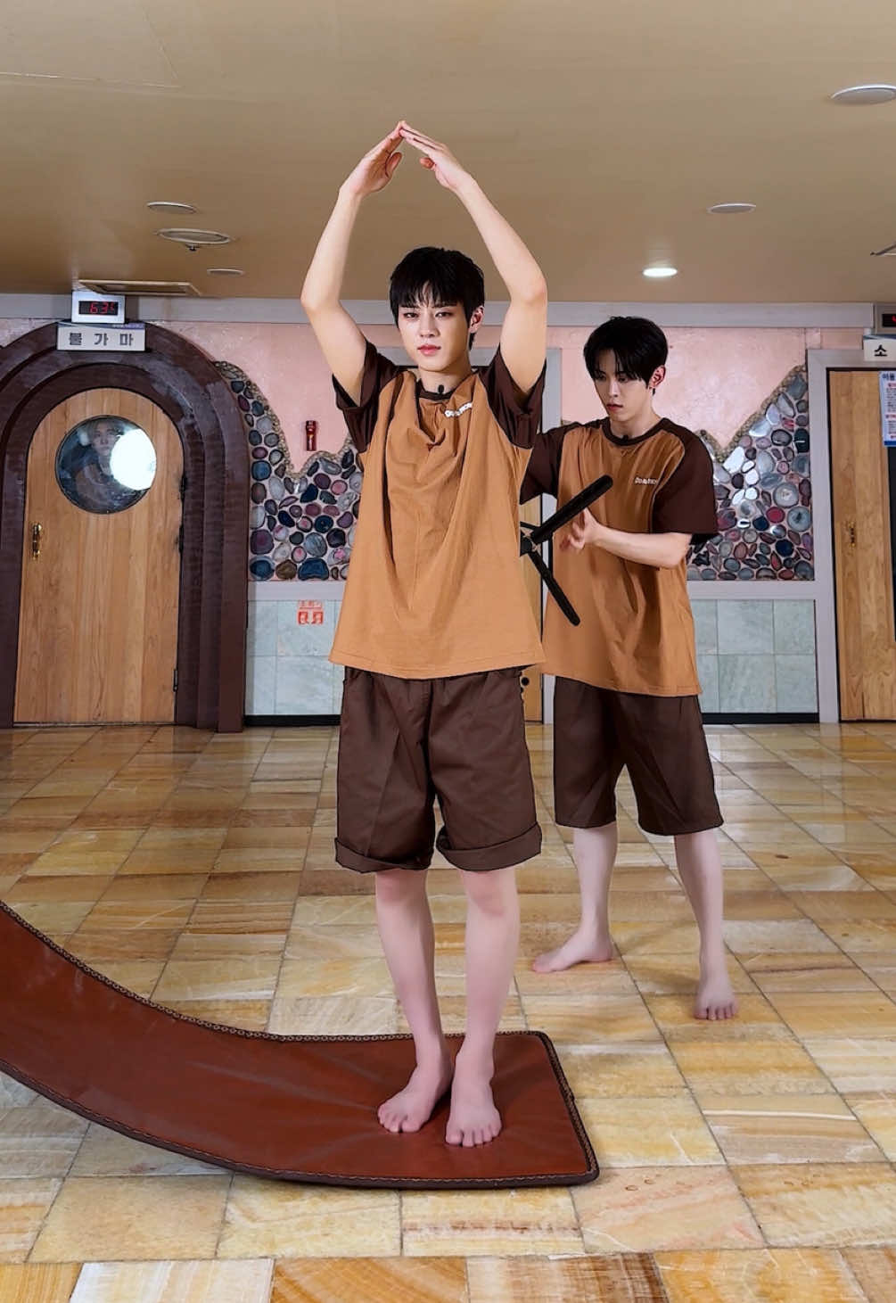 @NOWZ·나우즈