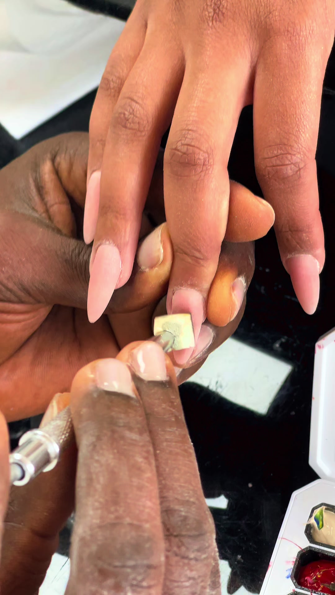 @adenailss