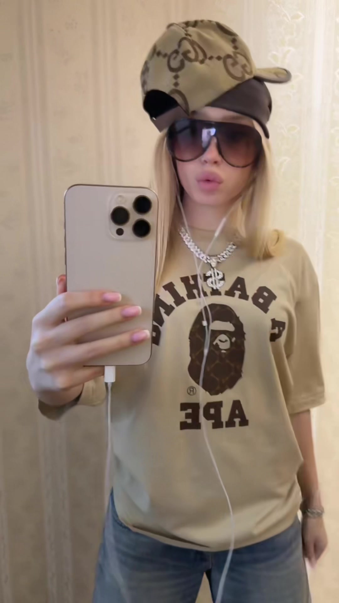 @lizzitak
