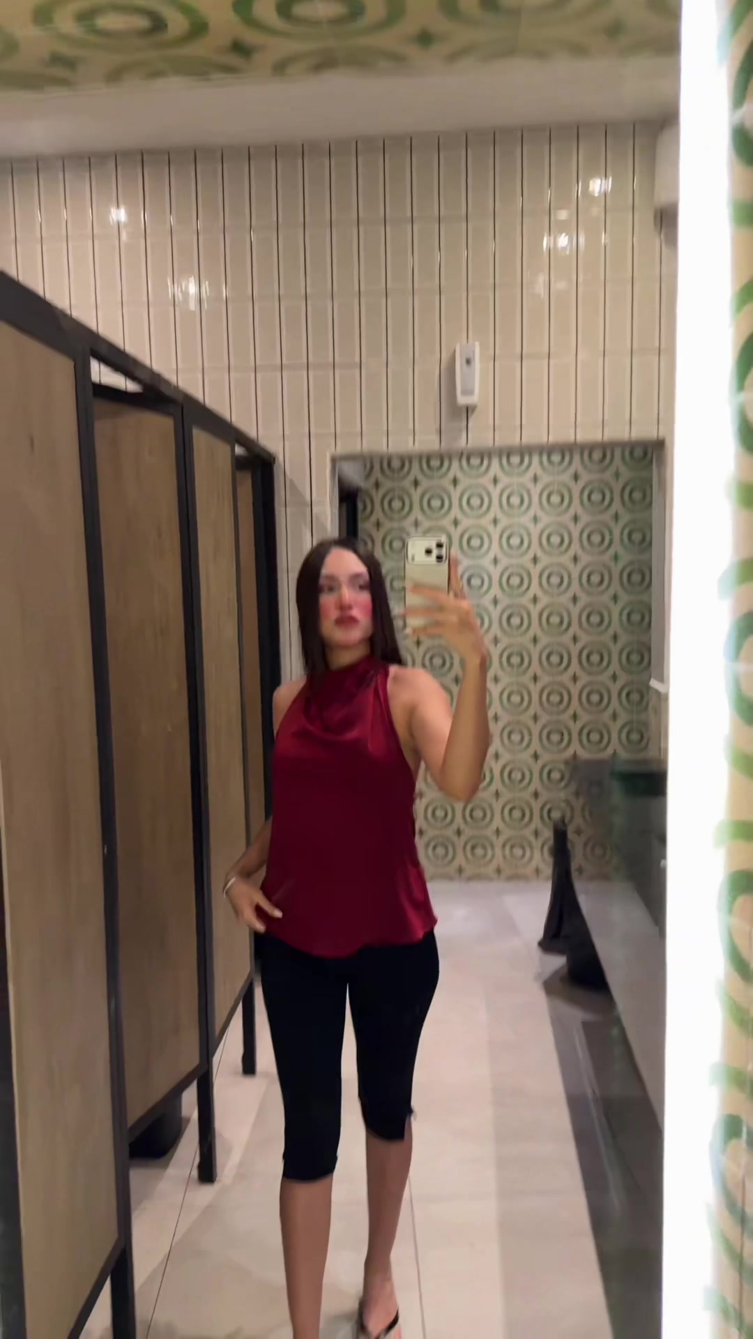 @nicolehertor