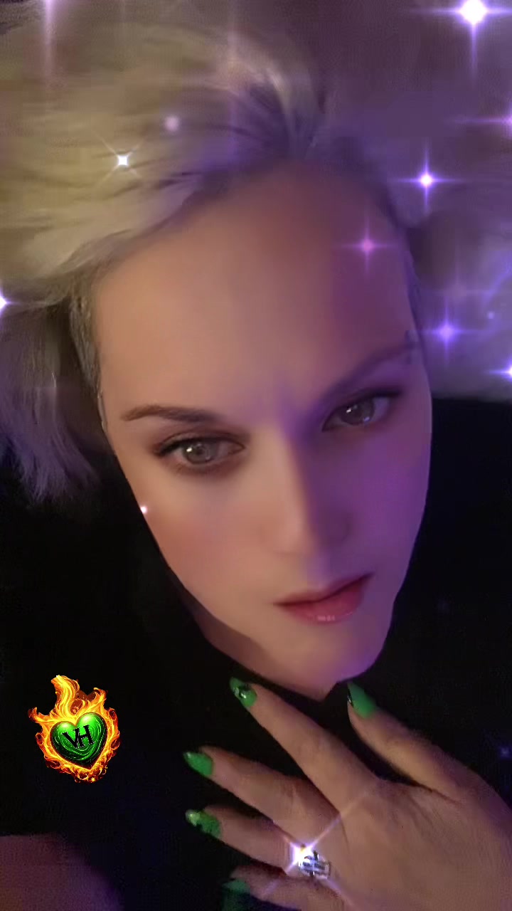 @💜💙🖤&hearts;️Kissingroses ❤️&zwj;🔥