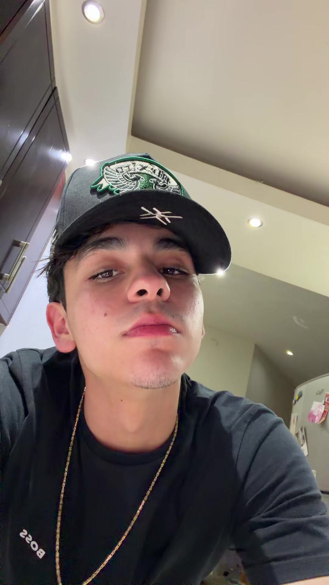 @leonelliveeee