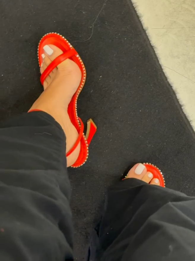 @Ana Feet