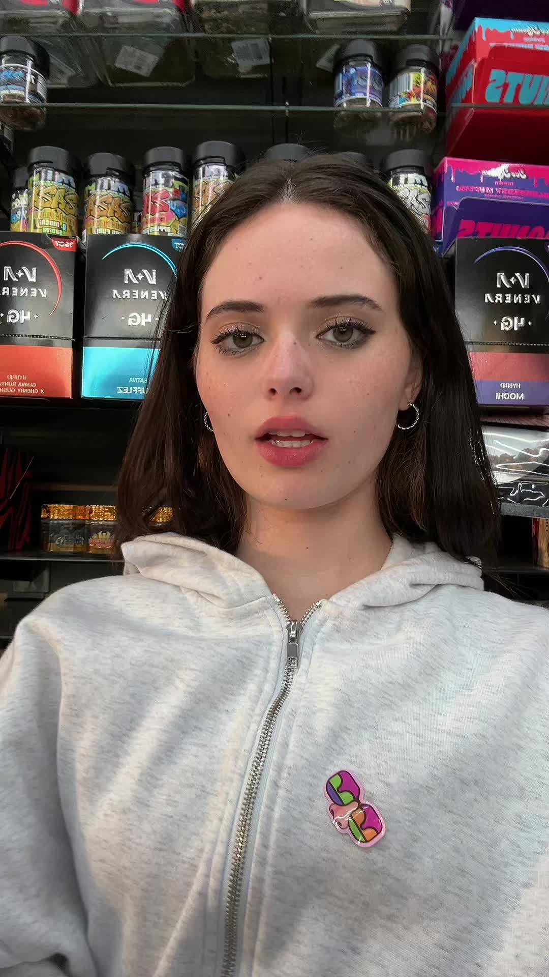 @Emily☮️