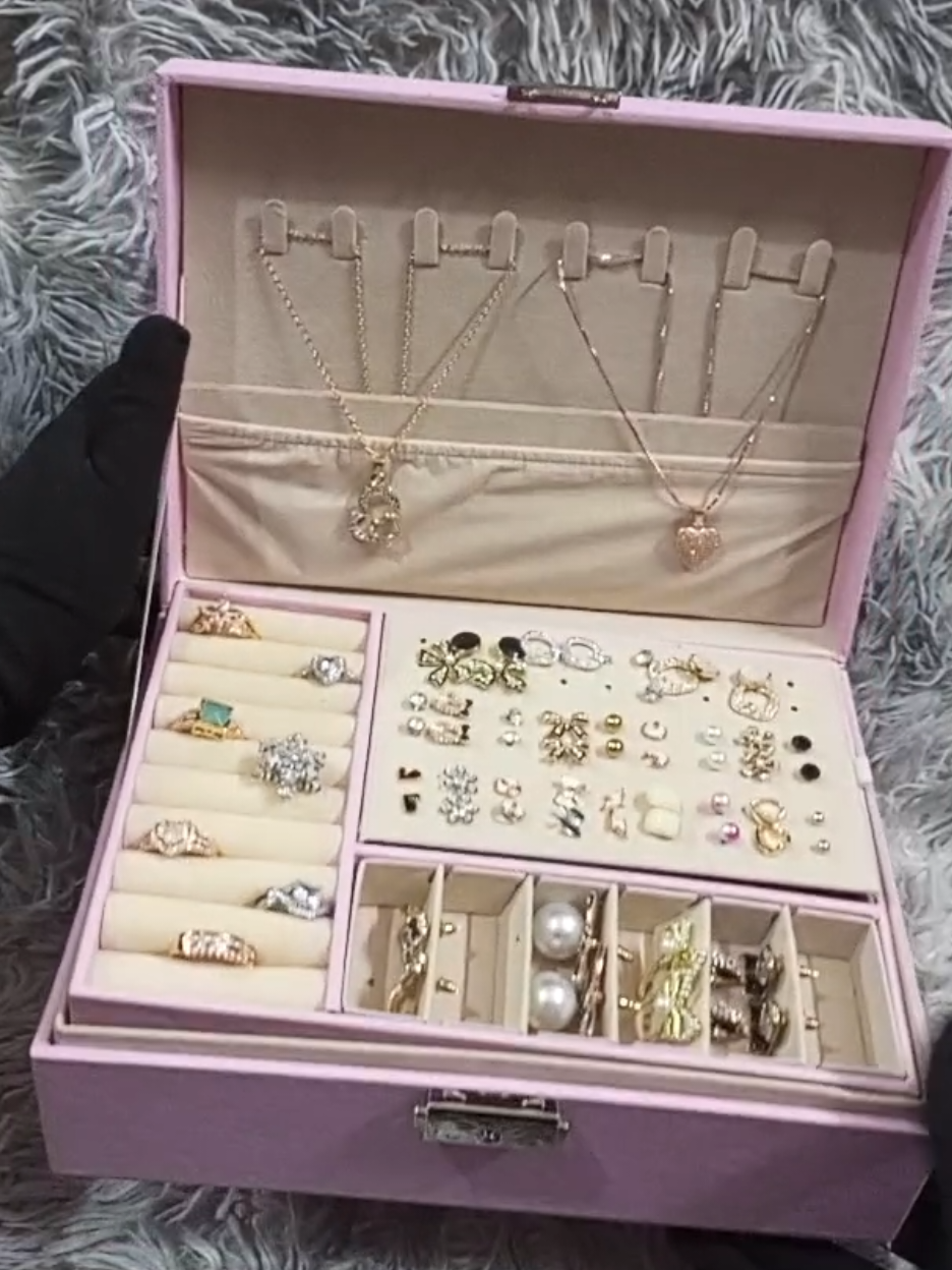 @r a gift store