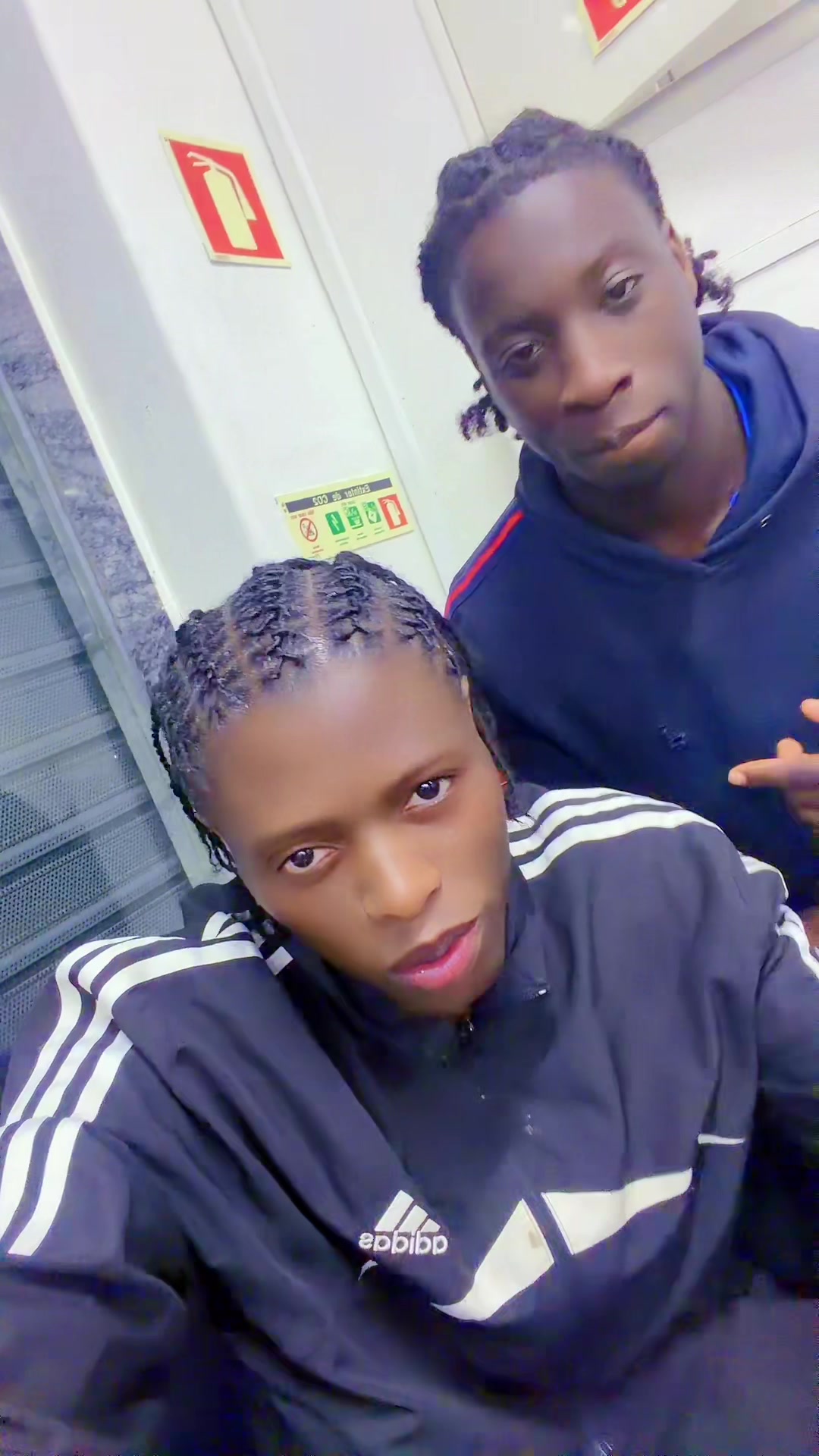 @Youngjeezy __fades Saquis 🇬🇼