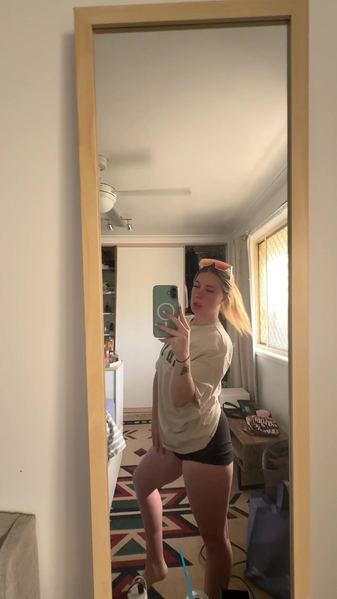 @Em𑣲