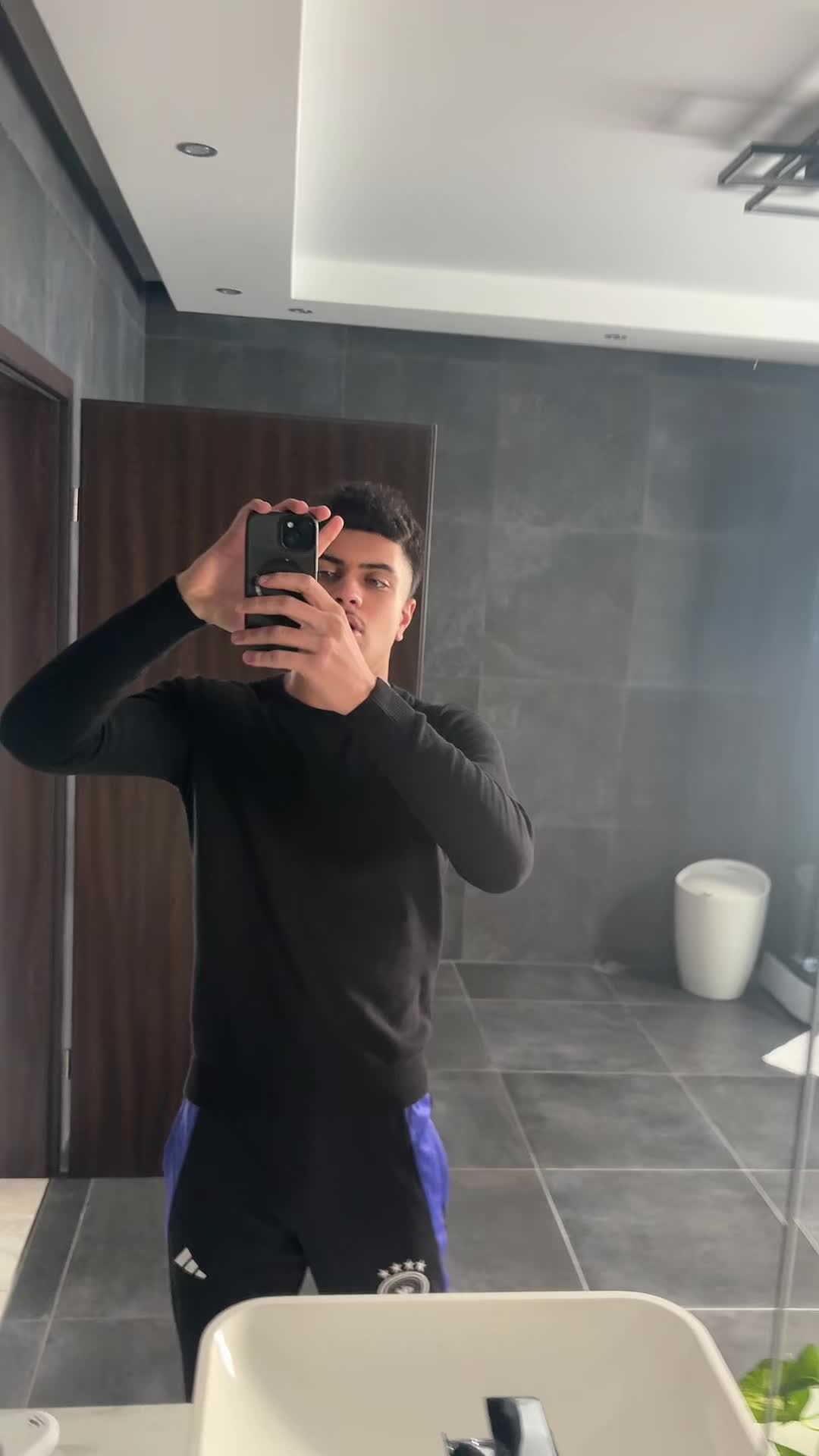 @user12477162936