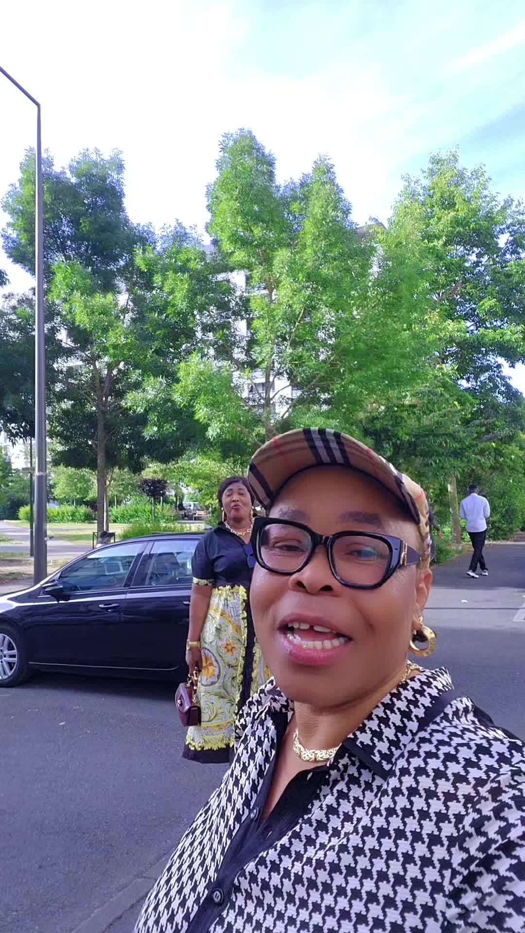 @Julia Bomongo mama ba gaulois