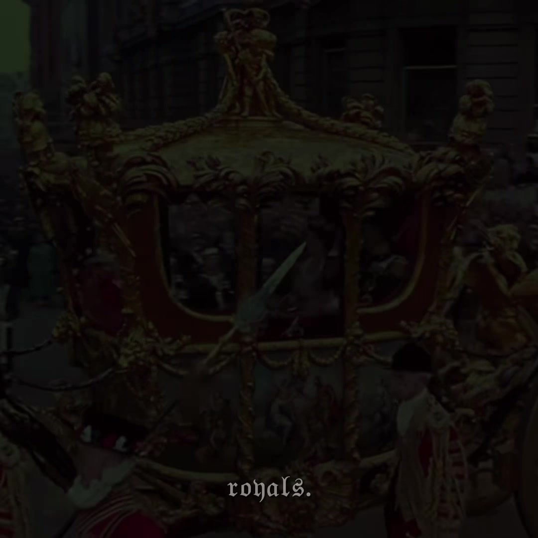 @𝔯𝔬𝔶𝔞𝔩𝔰.