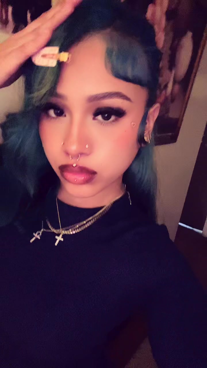 @🫐