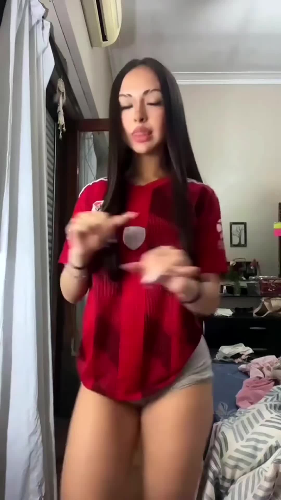 @hollymonica3