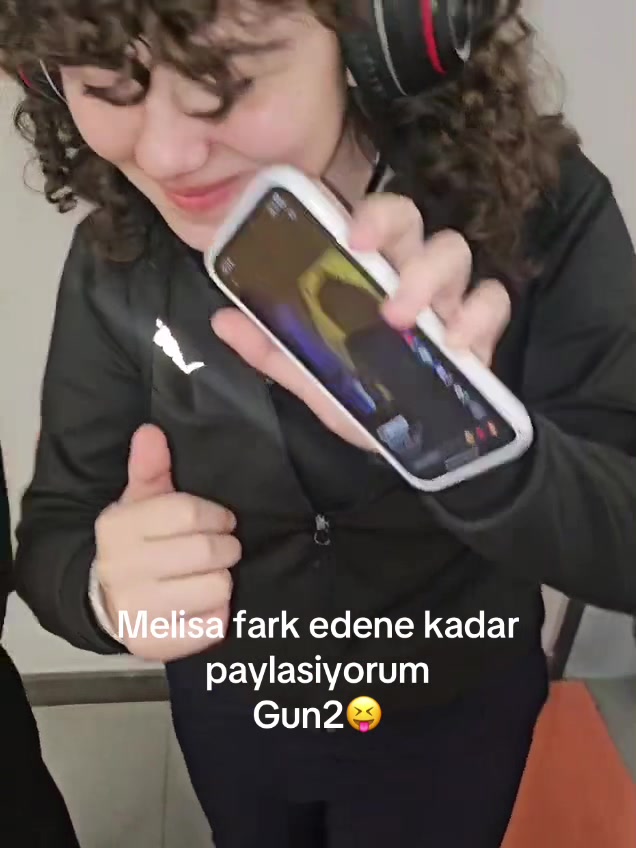 @melisafarkedenekadar✌🏿