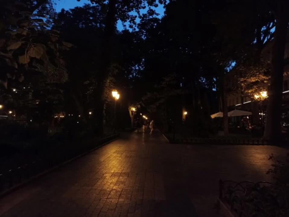 @🎧