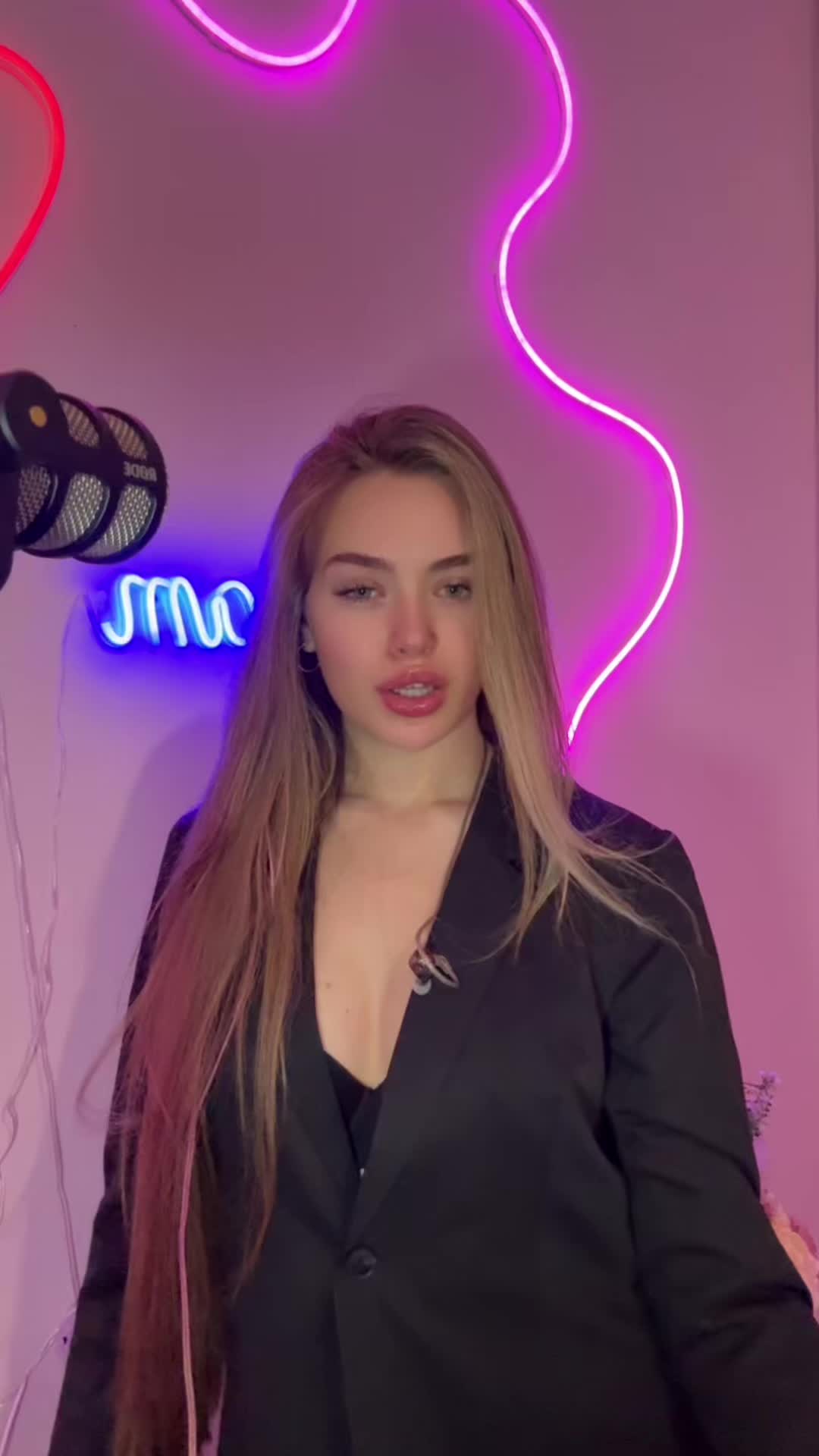 @Justina