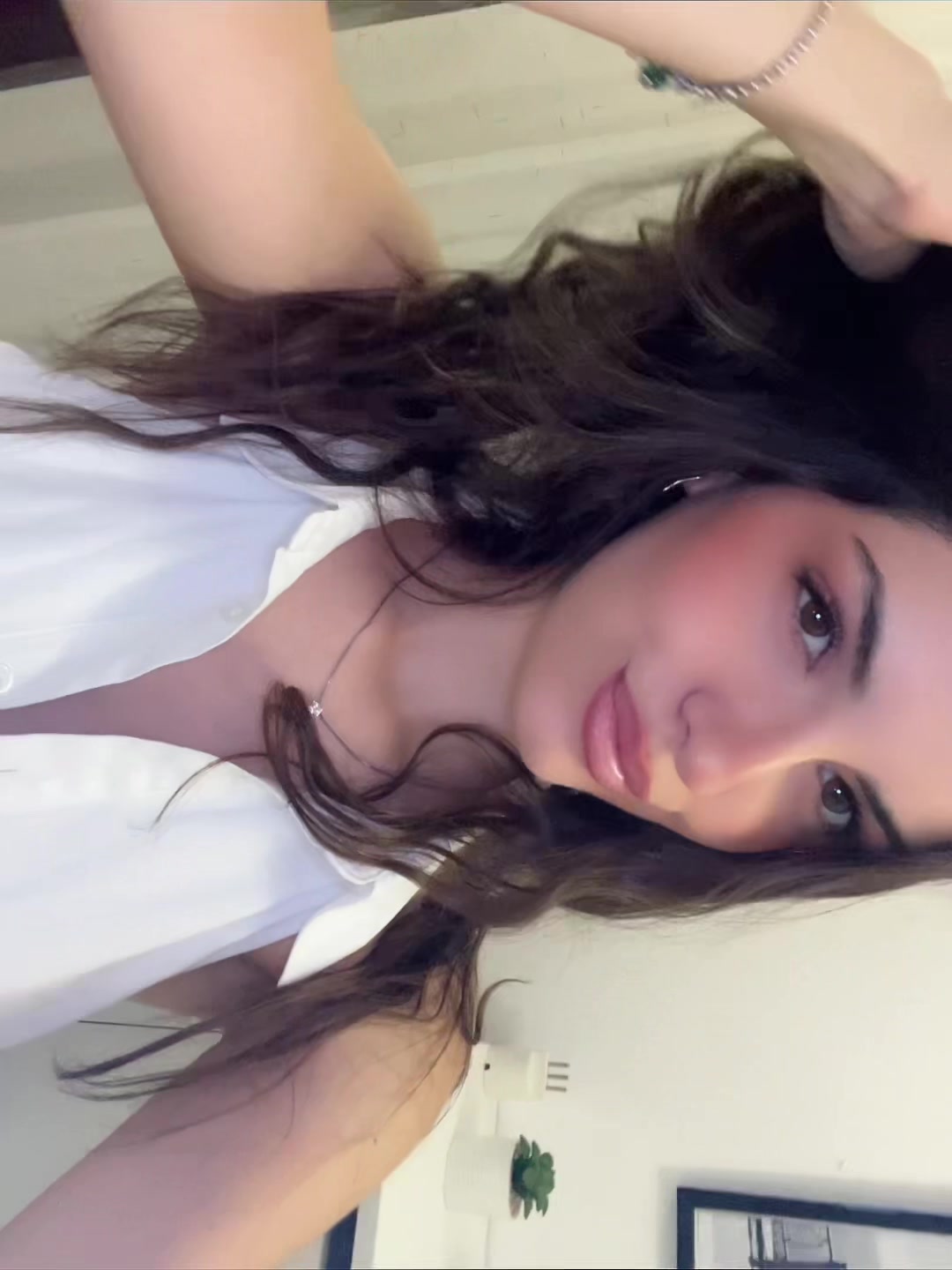 @𝐅