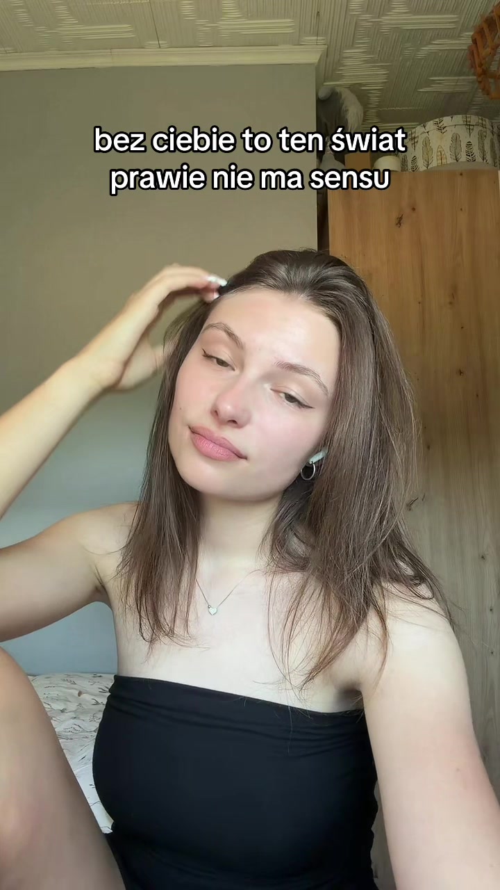 @𝑨𝒈𝒏𝒊𝒆𝒔𝒛𝒌𝒂 🩶