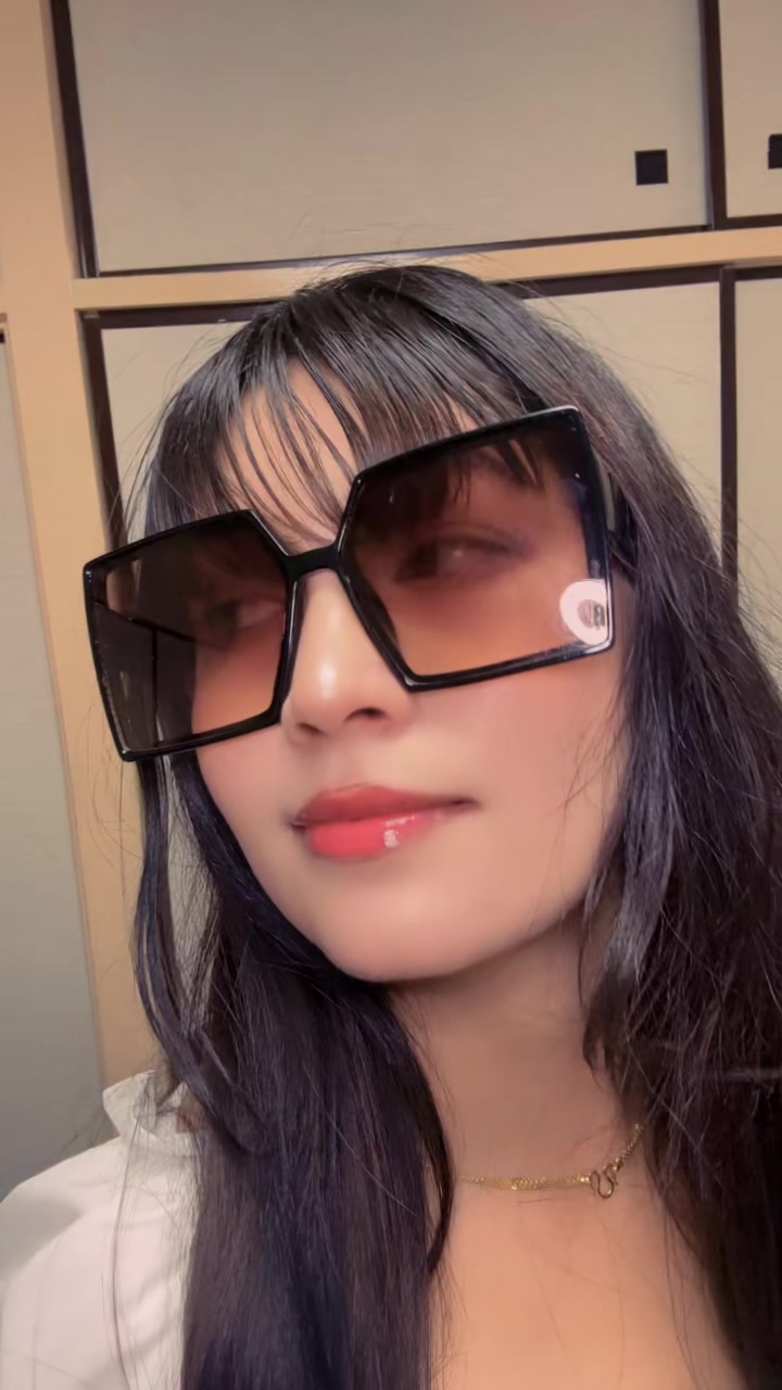 @𝐇𝐈𝐑𝐀 𝐈𝐍 𝐁𝐋𝐎𝐎𝐌