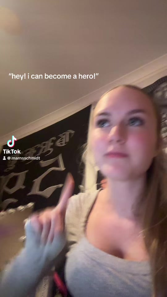 @unironicallyblonde