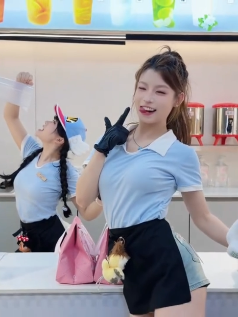 @奶奶的茶美女 (Nai Nai De Cha)