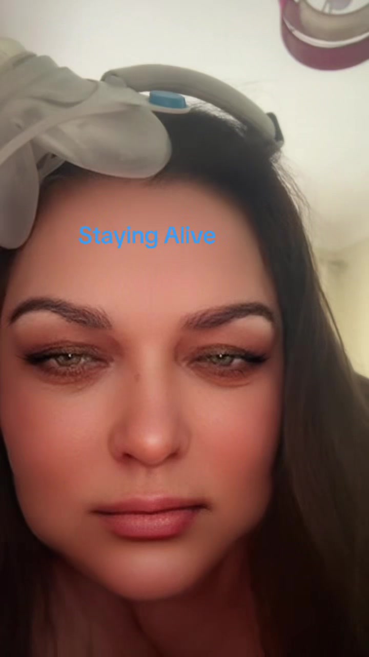 @JulieAnneClaire🌈