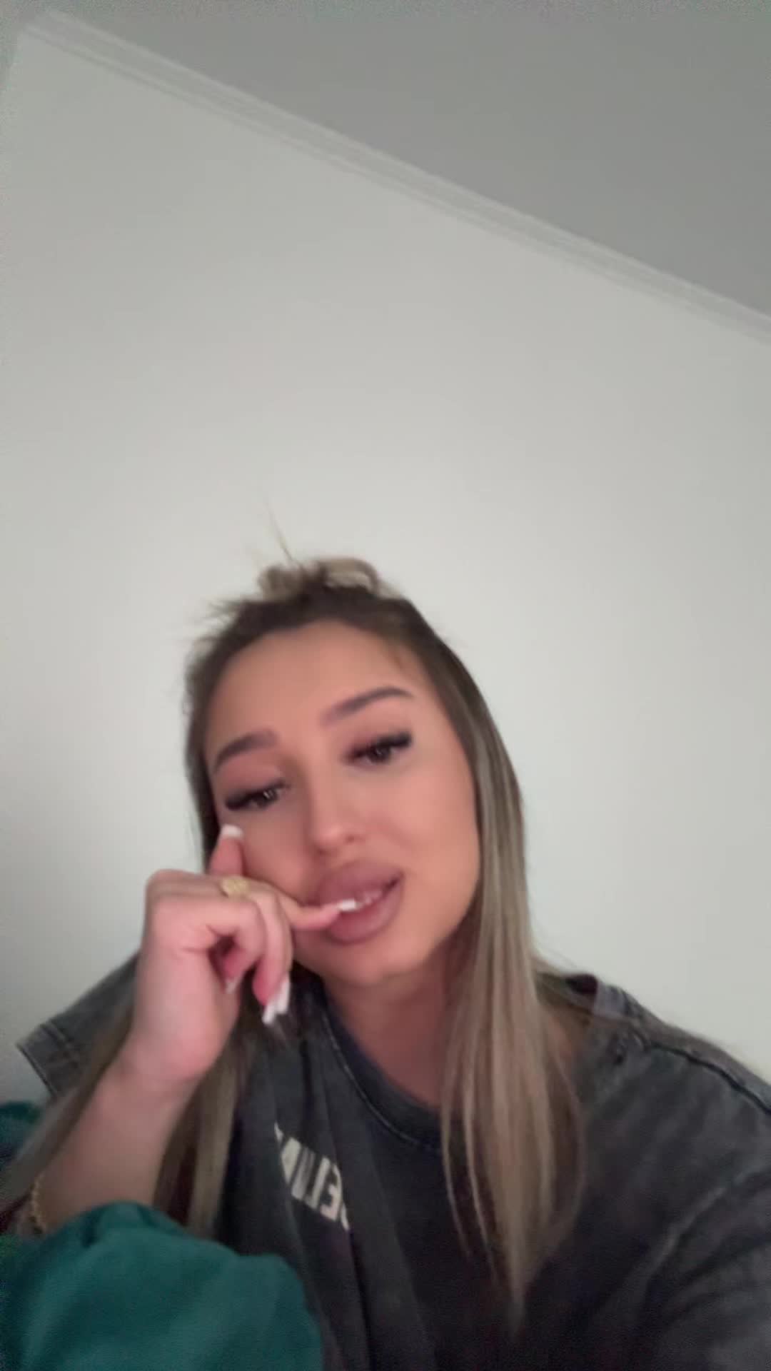 @Elennny