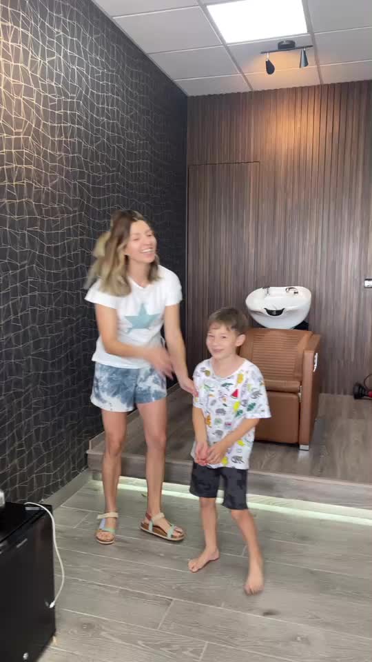 @lesleyamore