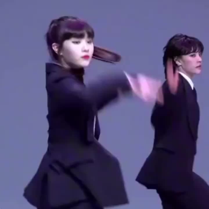 @(>▽<)