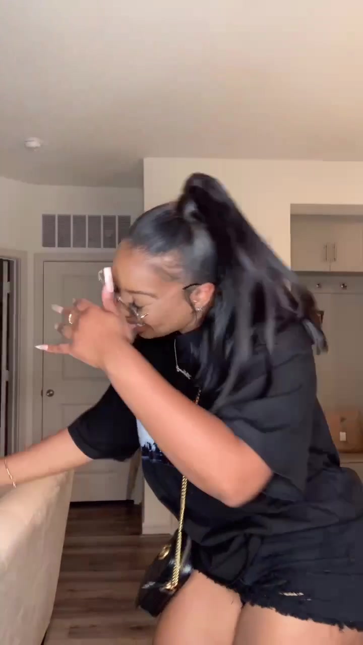 @HillaryDionne🦋