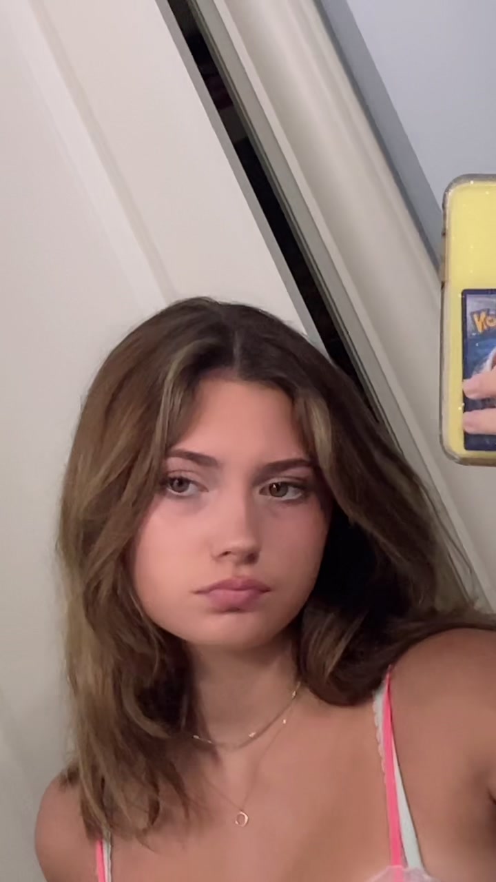 @stupidhotbrunette