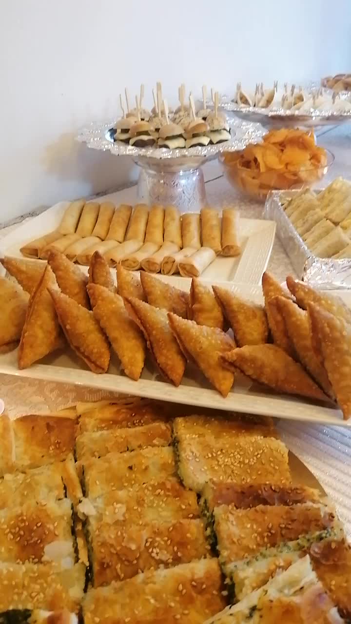 @moontreats_
