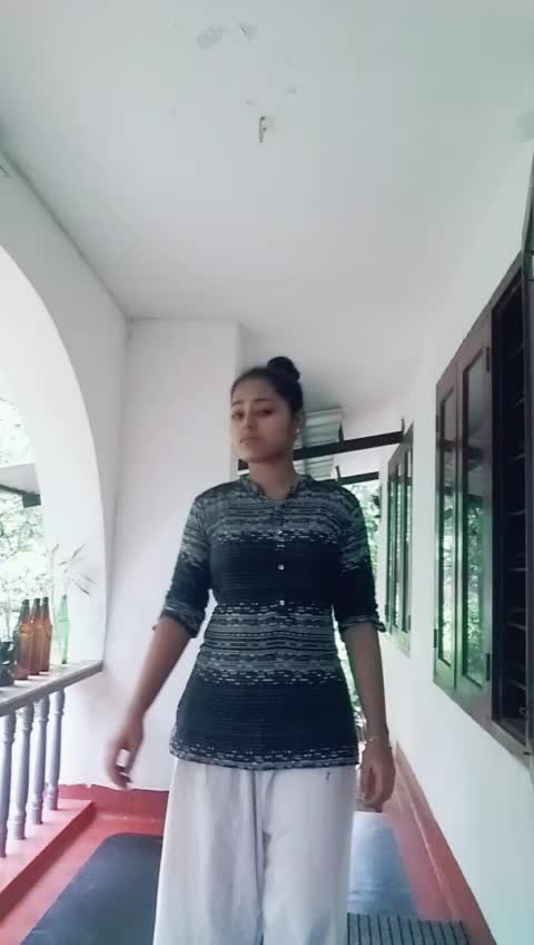 @ASWATHI😇