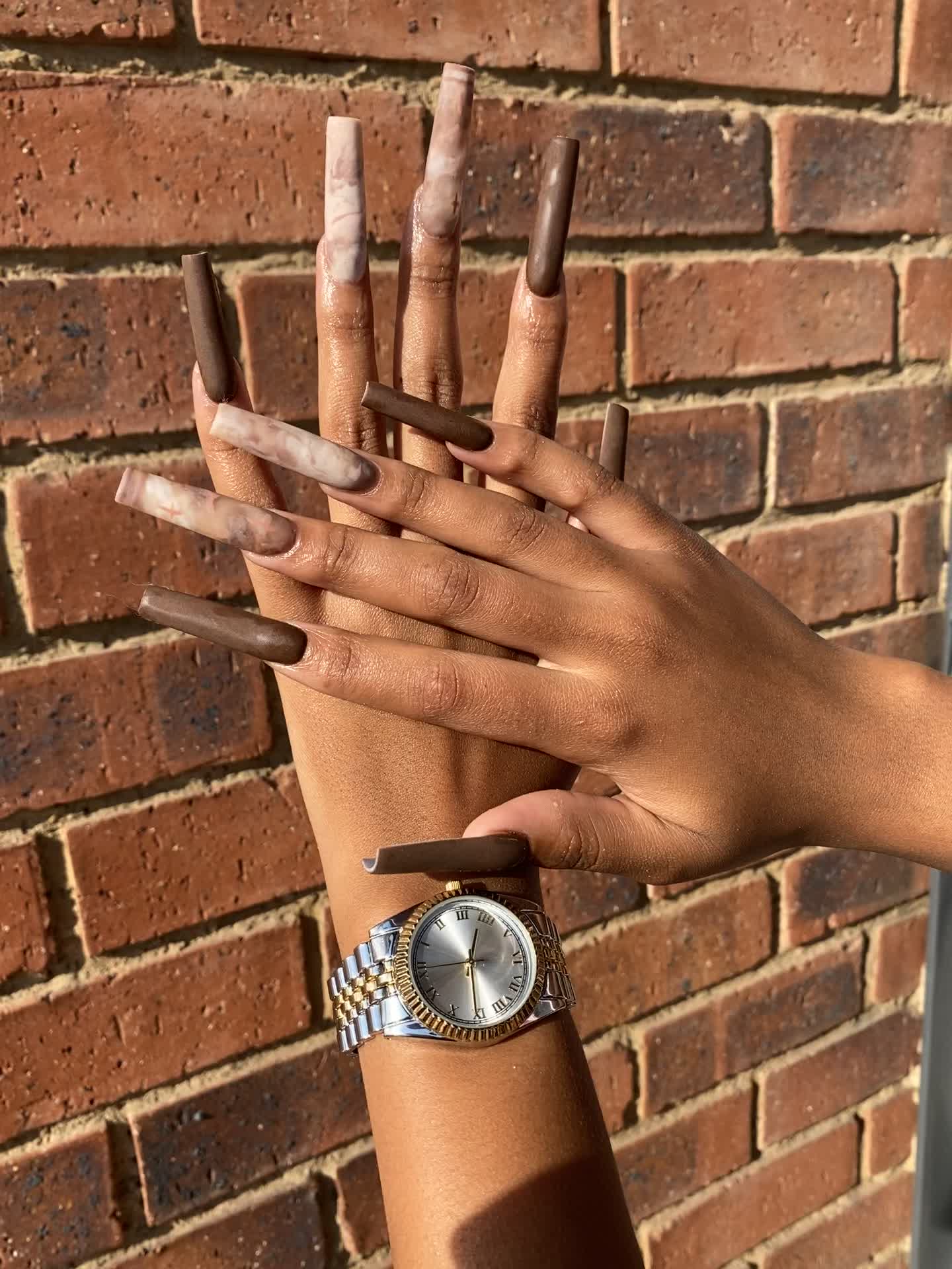 @adenailss