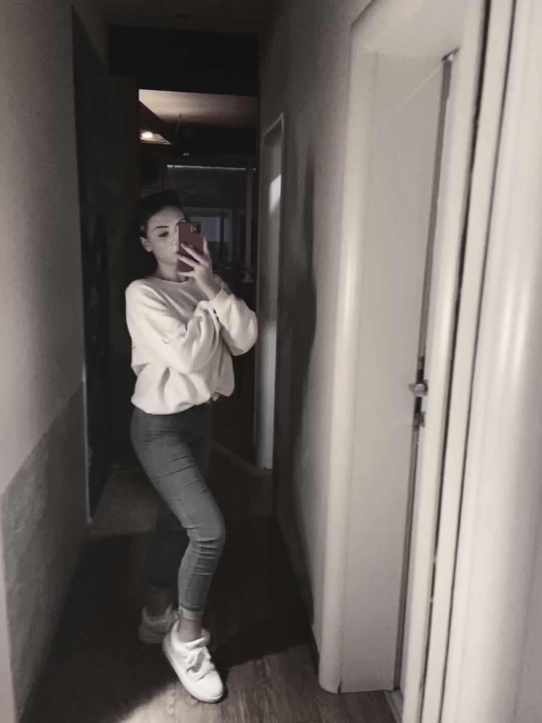 @~•